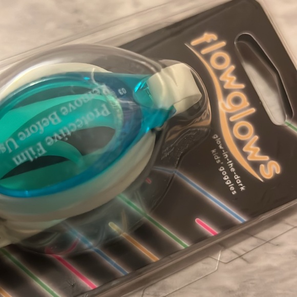 Finis - flowglows - glow in the dark kids’ googles - Picture 2 of 6